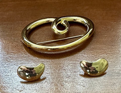 Vintage “Monet” gold-tone abstract swirling brooch and earring set