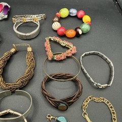Vintage Bracelet Lot Of 31 Bracelets Costume Jewelry