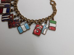 Vintage Enamel World Flag Charm Bracelet Brass Tone Travel Souvenir 18 Flags 7″