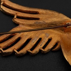 Large Vintage Americana Gold-Tone Eagle Brooch 2.5in Rhinestone Eye Bird Pin