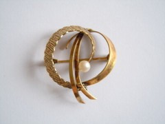 Brooch, Art Pearl At Double TEKA Gold Plated 3.1 G / 3.0 X 2.8 Cm