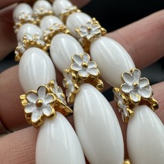 NWT VTG 1950s-1960s CROWN TRIFARI White Lucite Enamel Fleurette Bracelet Jewelry