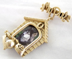 3″ VTG c1980’s DANECRAFT “MY PAL” DOG-THEMED PHOTO FRAME GOLD TONE PEWTER BROOCH