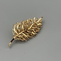 Coro Brooch Signed Textured Feather Leaf 1960’s Gold Tone Layers beautiful