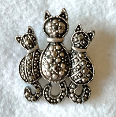 Vintage Marcasite Cat Family Brooch (54 – 949,151 – 2221, 160 – 2262)