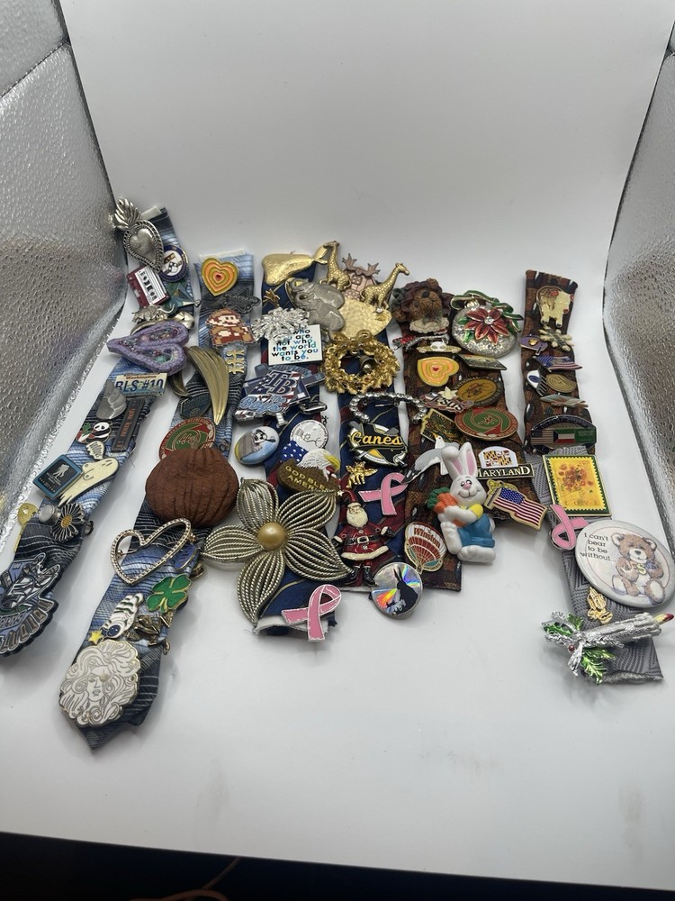 Assorted Vintage Pins In Rhinestones Gold & Silver Tone
