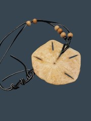 VTG Decoupaged Large Sand Dollar pendant necklace Wood Beads 28″ Leather Cord