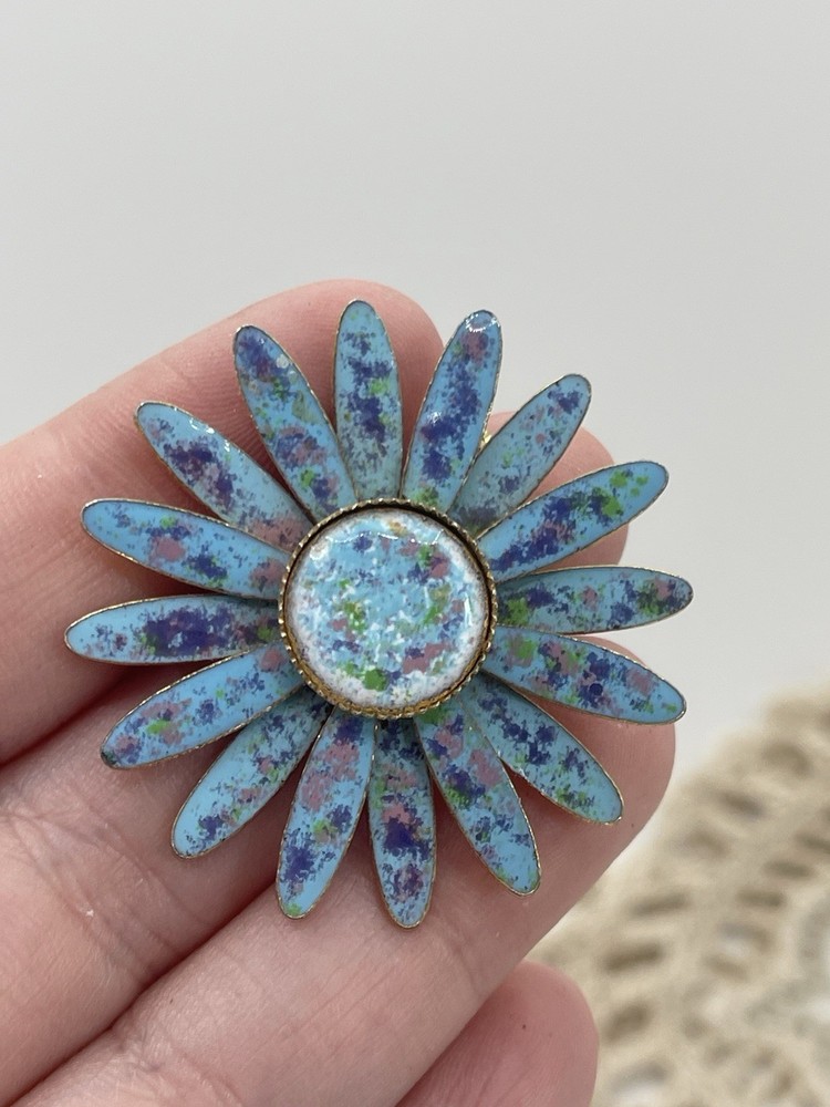 Vintage Enameled Daisy Pin 1950s Gold Toned