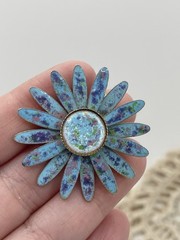 Vintage Enameled Daisy Pin 1950s Gold Toned