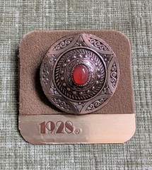 Vintage 1928 Western Pin Brooch Red Lucite Cabochon Copper Tone Original Card