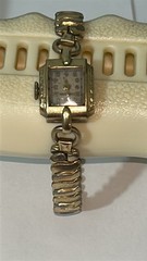 Vintage Ladies Bulova 10k Gold Fill 17 Jewels Swiss Wrist Watch New York