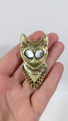 Egyptian Style Green Eyed Cat Head Brooch – Gold Toned Vintage AJC pin