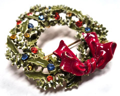 Vintage Signed ART Arthur Pepper Enamel Holly & Rhinestone Wreath Pin / Brooch