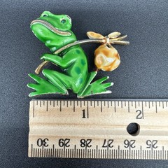 Vintage Anthropomorphic Lind-Gal LG Hobo Frog Brooch Pin Signed Green Knapsack