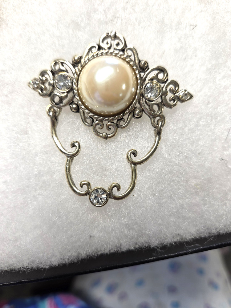 Vtg AJC silver tone filigree rhinestone faux pearl Pin