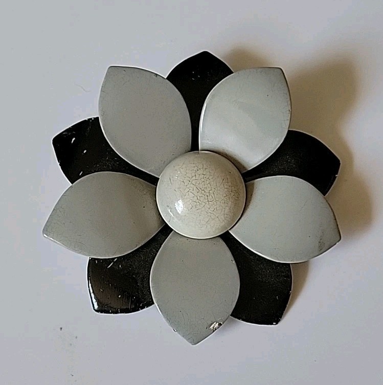 Vintage Enameled Metal Flower Brooch Pin 2.5″ Black Gray MCM Mod Preppy Retro