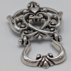 Brighton Chantilly Doorknocker Brooch Glasses Holder Hearts Articulated