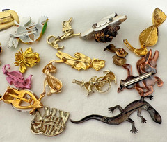 Novelty Vtg Animal Brooch Pin Lot 20 Birds Dogs Horse Insects Rhinestones Lizard