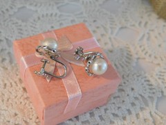 White Pearl 18K White Gold Earrings Vintage Screw Backs 750