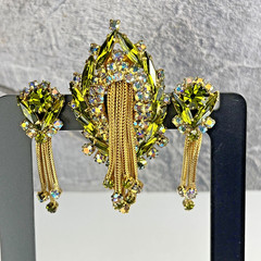 Unsigned Hobe Vtg Rhinestone Waterfall Jellyfish Fringe brooch & earrings green