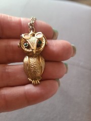 Necklace goldtone owl with green rhinestone eyes and glasses. Vintage 16 in.