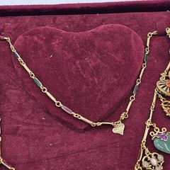 Vintage Joan Rivers Hearts and Flowers 26″ Gold Tone Necklace 19 Charms IOB