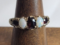 Vintage 375 9K Yellow Gold Opal & Almandine Garnet Ring Size 6.75