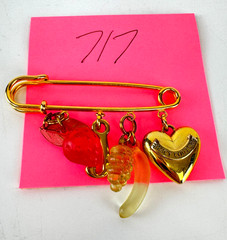 Juicy Couture Stamped Gold Tone Safety Pin Brooch Pin Fruit J Heart Charms Auth