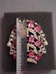Vintage pink baguette rhinestone & faux pearl brooch, tiered, layered sheild…