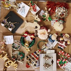 21 pc CHRISTMAS JEWELRY LOT BROOCH EARRINGS RHINESTONE GERRY’S, LIA, JJ, AVON +