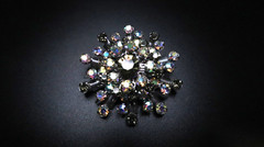 Vintage Riveted Blue Iridescent Rhinestone Star Flower Brooch 4.5cm BB1
