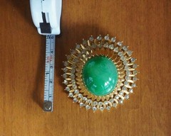 Vintage Jomaz Sunburst Brooch – Green Jadeite-Style Peking Glass – GIA Verified