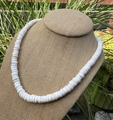 9-10mm 70’s HAWAIIAN PUKA SHELL Necklace 19 inch men/women’s