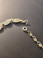 VTG Unbranded Necklace Linked Rhinestone Embedded Leaves 16″ SOLD AS IS