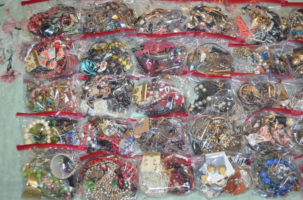Jewelry Lot ​1 LB Vintage to Modern Costume Estate Mix Wearable Pieces