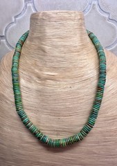 NICE VINTAGE 20 IN. CHUNKY GREEN TURQUOISE HEISHI DISC BEAD NECKLACE — KOREA