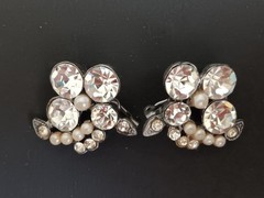 VINTAGE PAIR RHINESTONE PEARL PINS