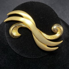 Vintage Tona Brooch Matte Shiny Goldtone Swirl 3-1/8″ Long