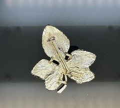 Vintage Signed Gerry’s Gold Tone Leaf Brooch Pin Excellent Condition