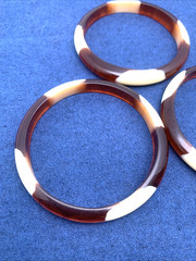 Vintage Amber Honey & Cream Lucite Bangle Bracelets Set of 3 (8-1/8” Inside Cir)