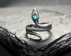 RARE Vintage Detailed Sterling SERPENT QUEEN w/ Natural Blue TURQUOISE Crown