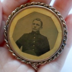 Antique 1860s Civil War Soldier Photo Mouring Brooch C Clasp GF? Celluloid Cover