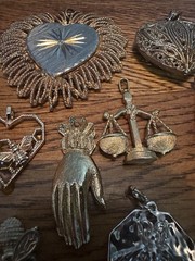 Vintage To Modern 20 Piece Lot Gold Tone Pendants Charms Hearts Bees Turtle Hand