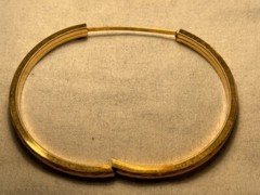 2 MONET Signed bracelets gold tone metal bangle 1 12k GF Marathon hinged TX311
