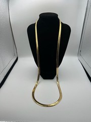 Vintage 1980’s-1990’s Herringbone Chain Necklace Gold-tone Clasp Closure Elegant