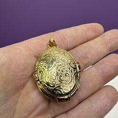 Vintage Double Sided Locket Gold Tone Etched Tender Touches 4 Photo Frames