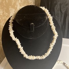 White Shell Choker Necklace 17 Inches Vintage