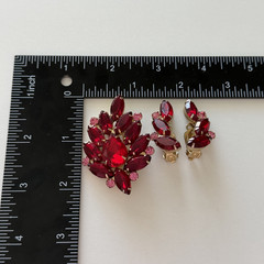 Vintage Garne Red Pink Rhinestone Marquise Clip On Earrings Brooch Pin Set