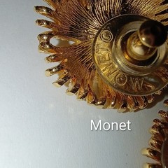 Monet Signed Gold Tone Flower Brooch Pin & Clip-On Earrings Jewelry Set