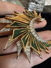 VINTAGE JOMAZ SIGNED GREEN BLUE ENAMEL GOLD TONE RHINESTONE PIN BROOCH 2.25”